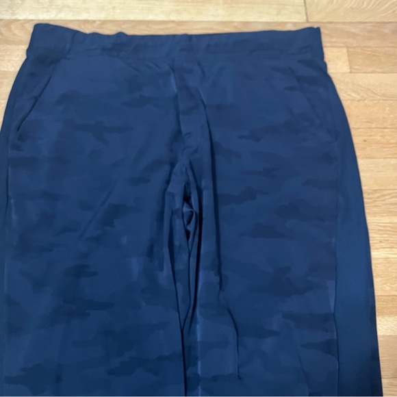 Athleta Brooklyn Ankle Pant Camo 16 - Picture 9 of 15